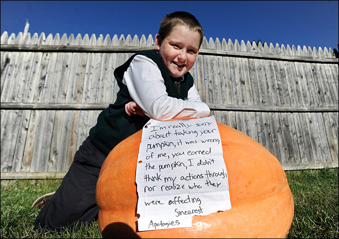 thief returns 100lb stolen pumpkin