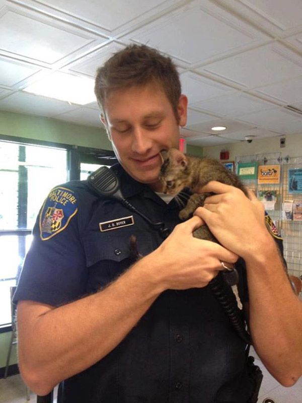  Baltimore cop saves kitten