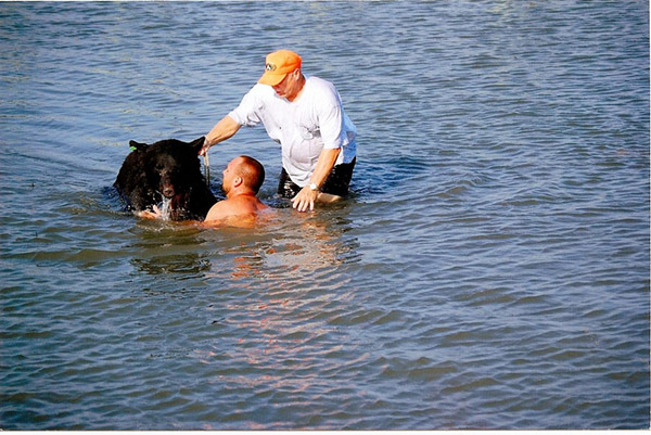 man saves bear from drowning