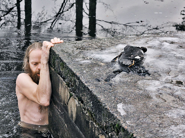 Norwegian man saves duck in ice