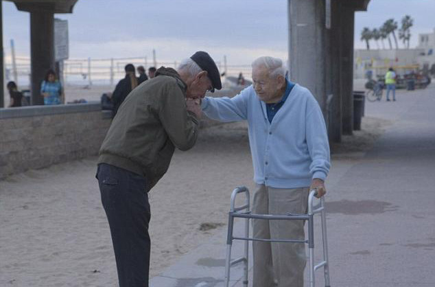 holocaust survivor salutes american who saved him