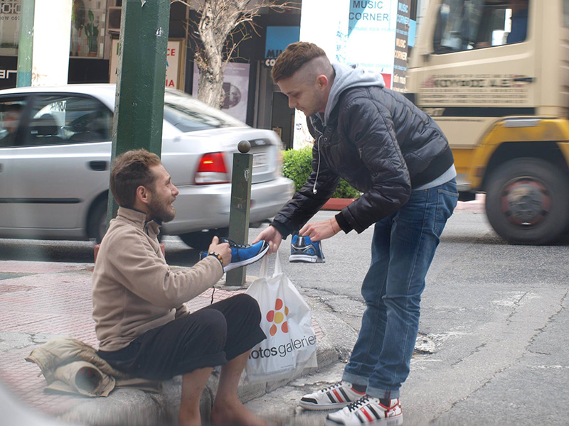 stranger gives homeless man new shoes