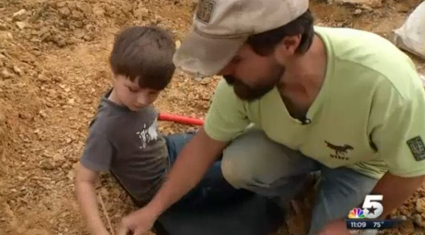 4 year old finds dinosaur bones