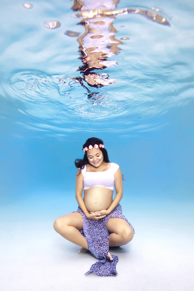 pregnant pictures under water