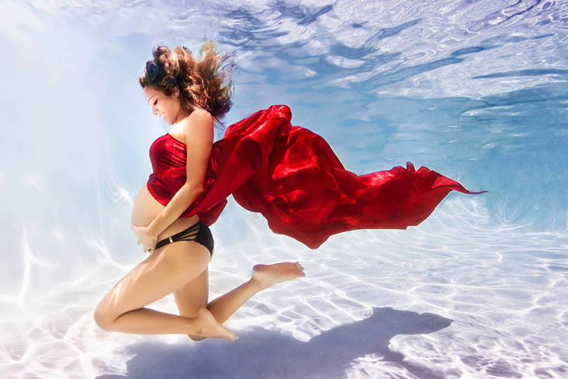 pregnant pictures under water