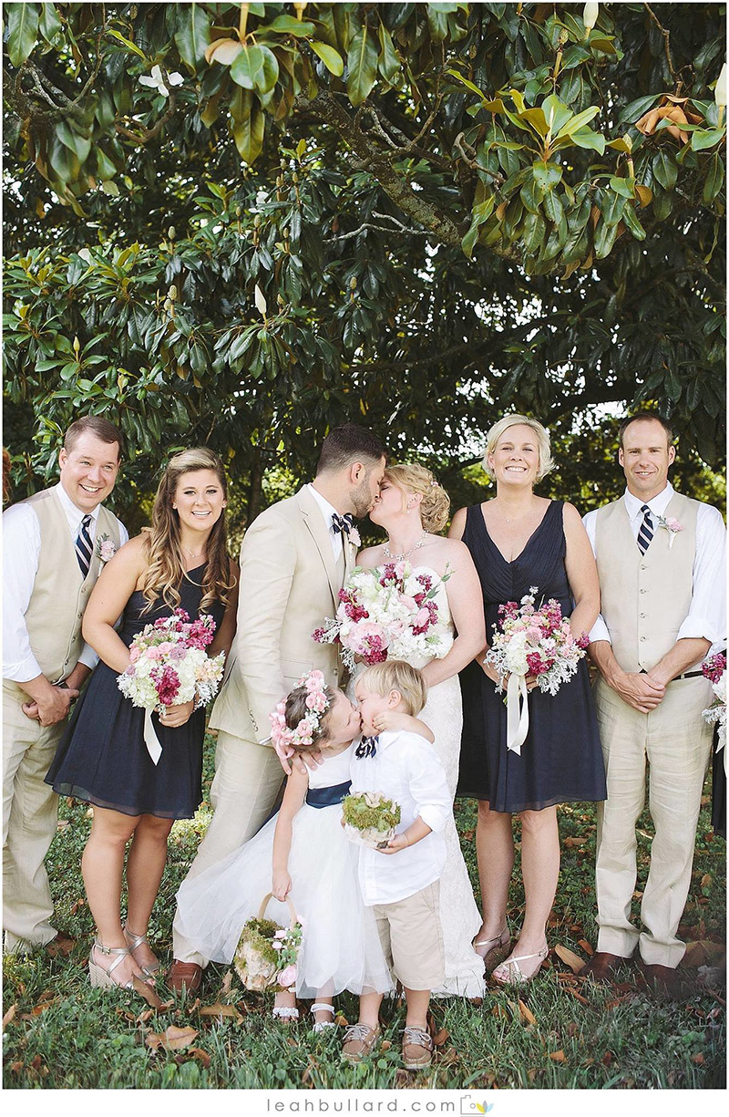 wedding photo flower girl kiss viral