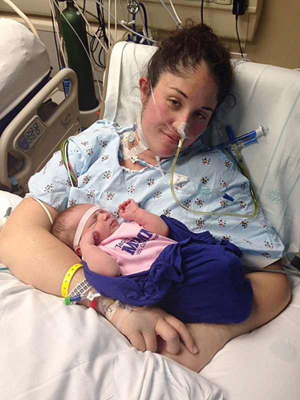 baby helps mom wakes up from coma