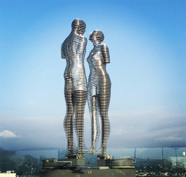 kinetic statues of love