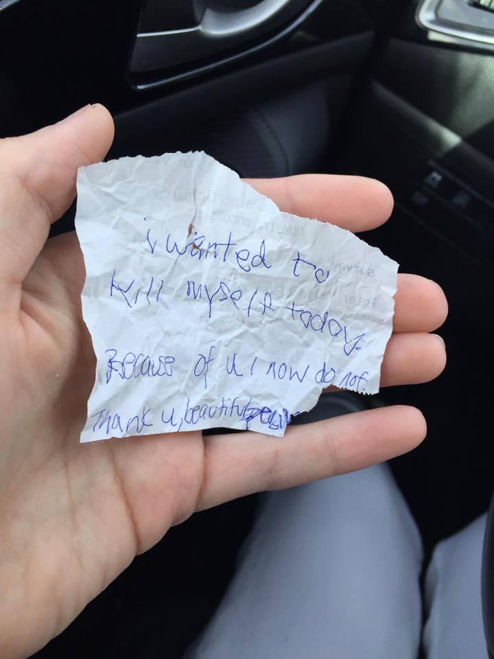 She Went Out Of Her Way To Converse With A Homeless Man. Before She Left, He Handed Her This Note Oonec-homeless-man-note