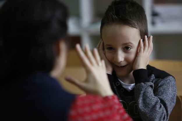 kids learn sign language to communicate with classmate