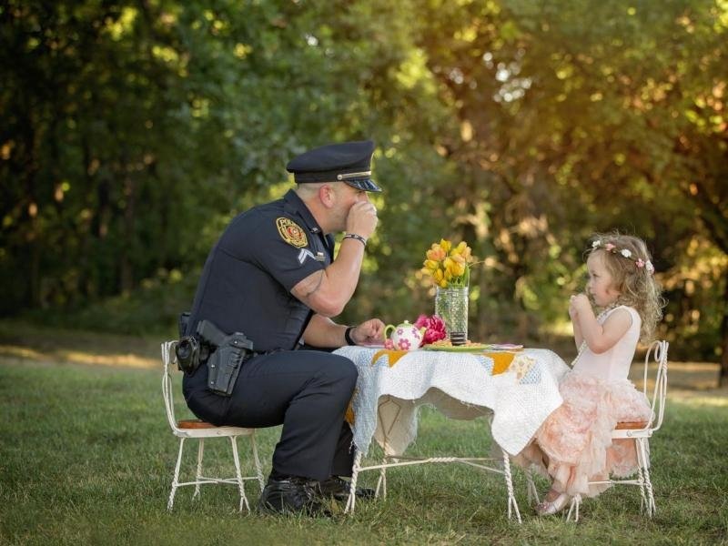 little girl tea party for police officer who saved her from choking