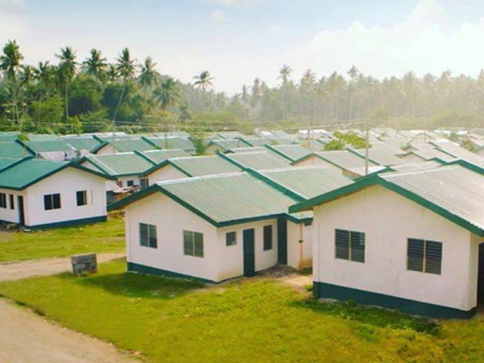 Manny Pacquiao builds homes for the poor