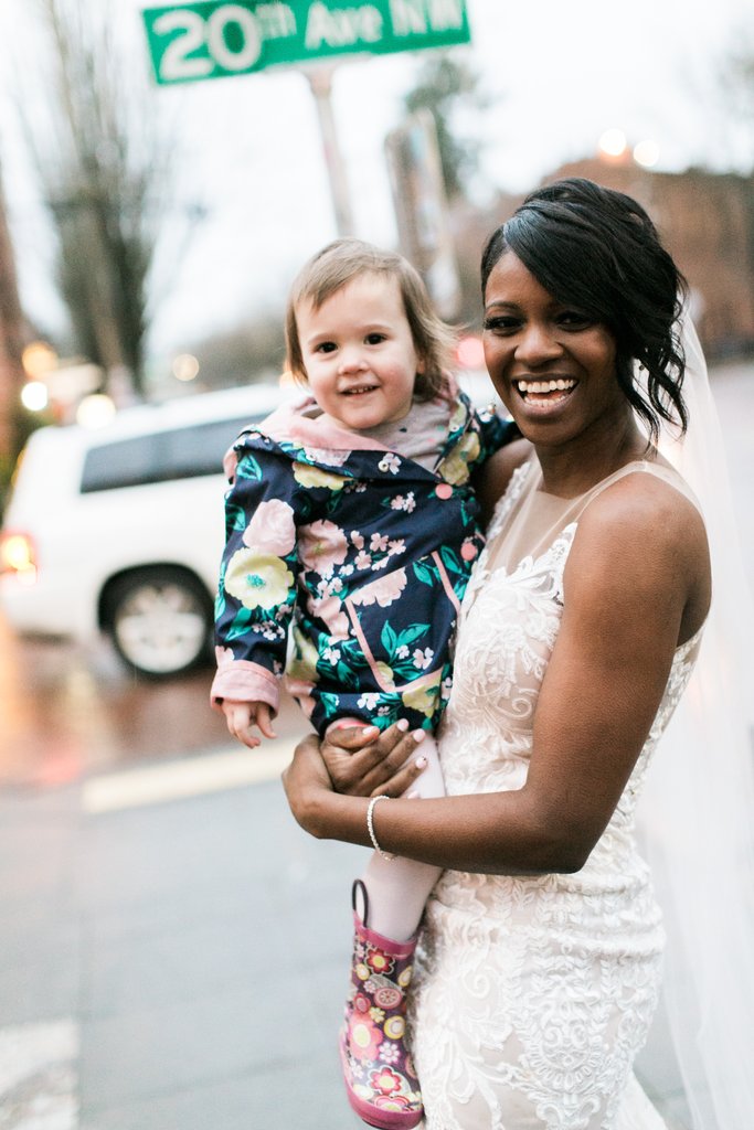 Little Girl Thinks Bride Is Real-Life Princess From Her Favorite Book W41c8-little-girl-thinks-bride-is-princess-4