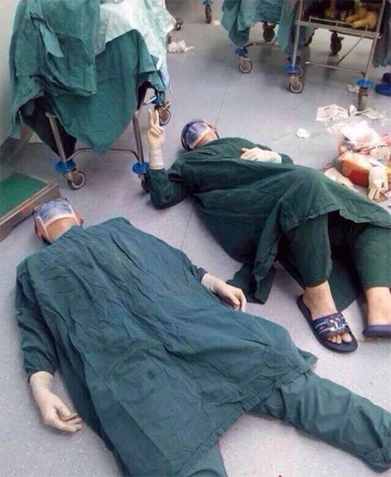 surgeons collapse after 32 hour surgery