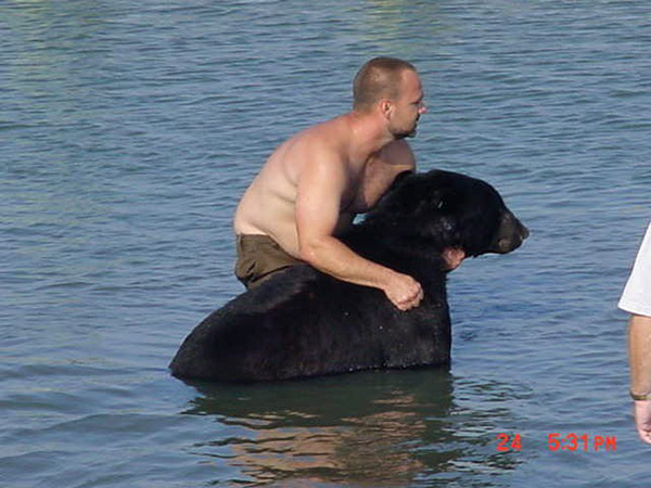 man saves bear from drowning