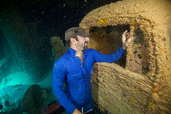 underwater photo shoot construction worker