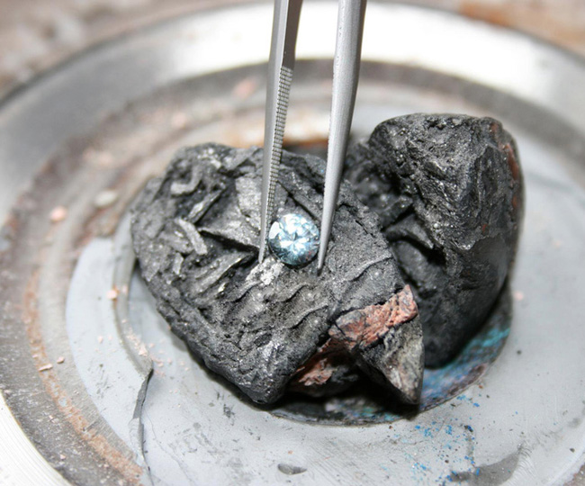 turning ashes of loved ones into diamonds