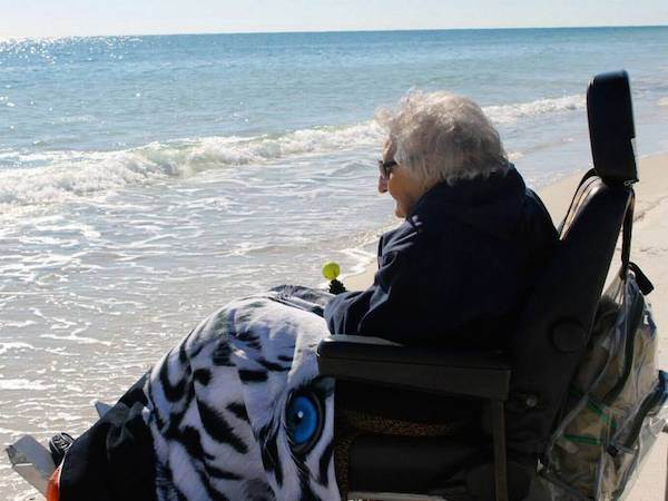 100 year-old woman sees ocean first time