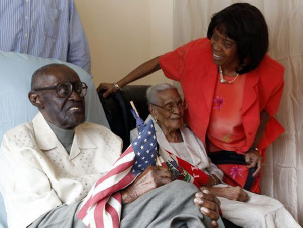 couple celebrates 82 years of marriage