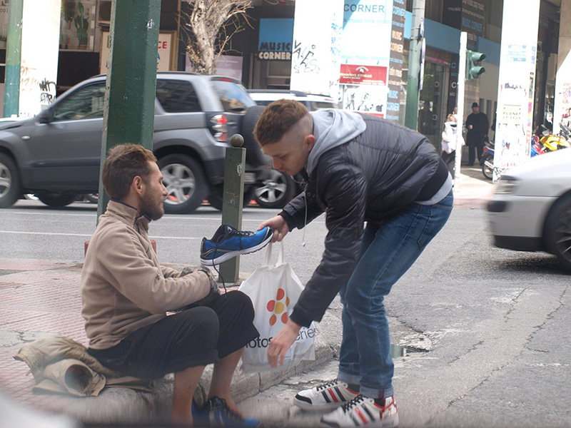 stranger gives homeless man new shoes