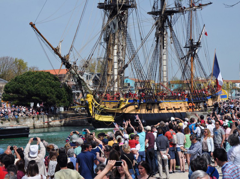 The Hermione sails again to America