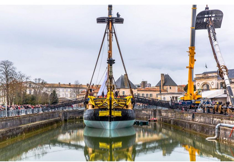 The Hermione sails again to America