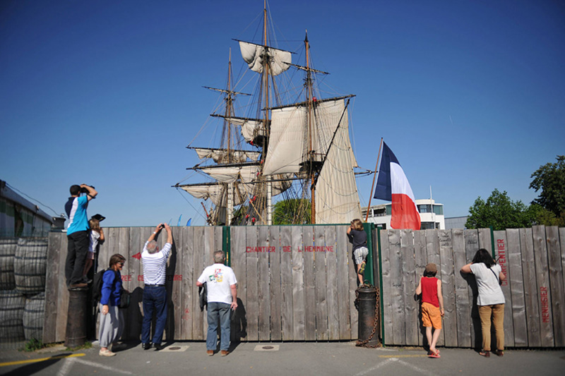 The Hermione sails again to America