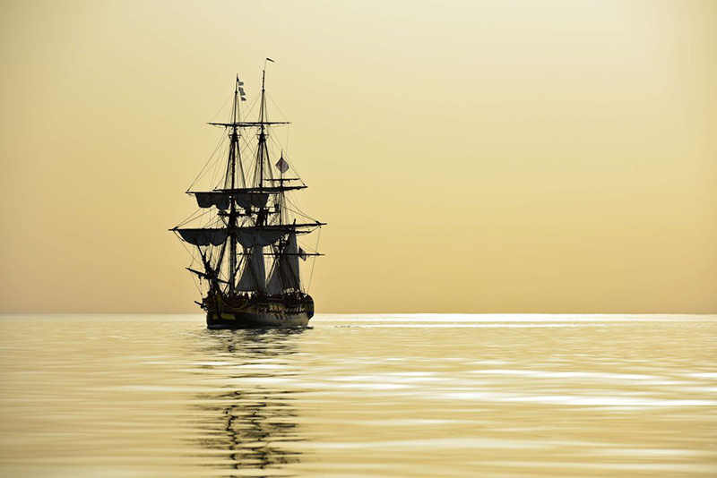 The Hermione sails again to America