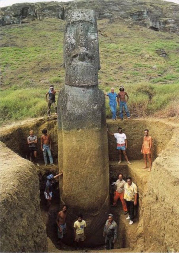 easter island heads have bodies