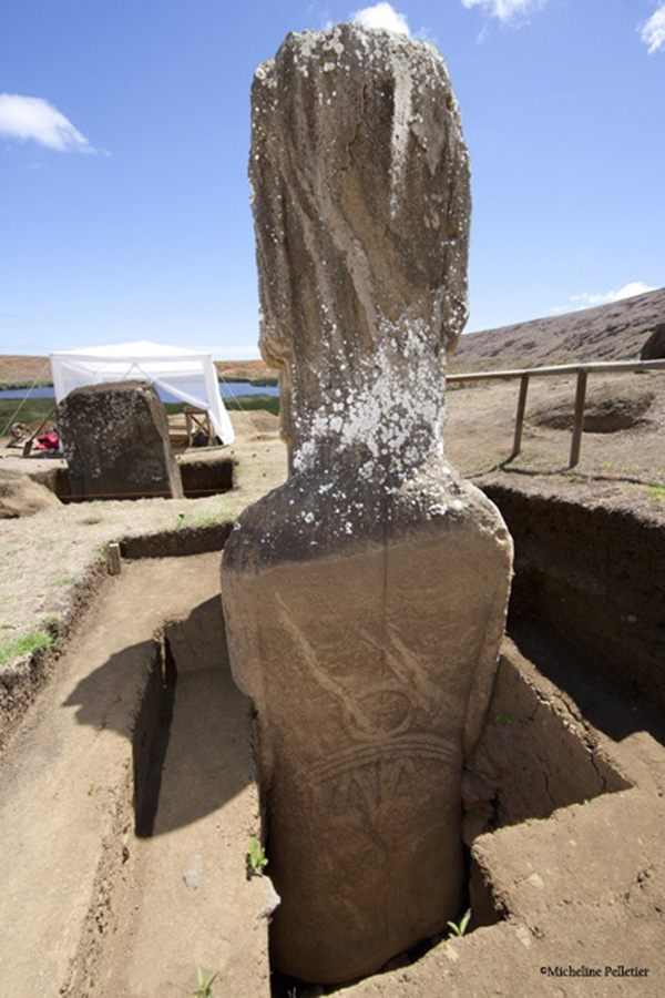 easter island heads have bodies