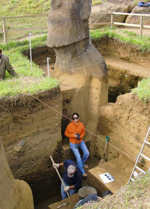 easter island heads have bodies