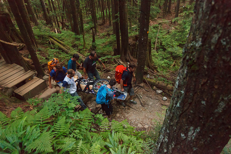 dog injured hiking gets helicopter ride