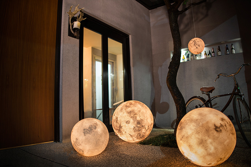 luna moon lantern