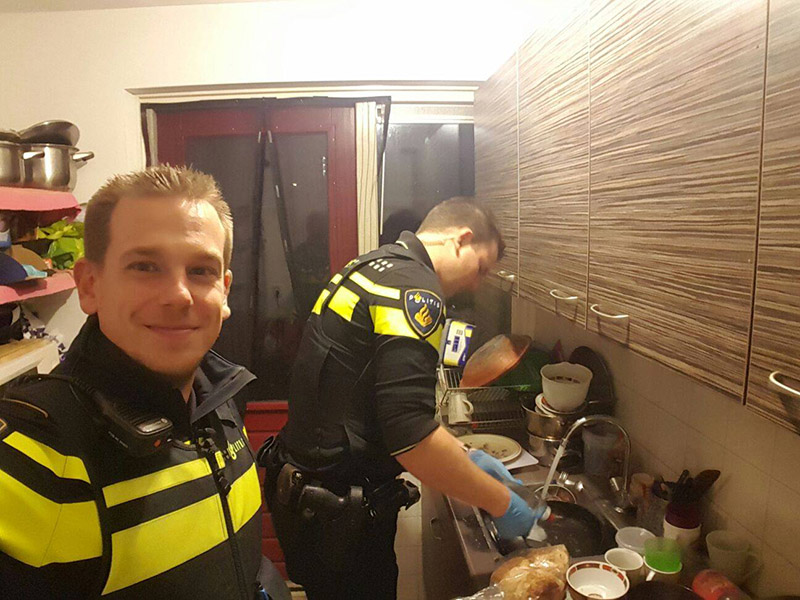 netherlands police stay behind to do dishes