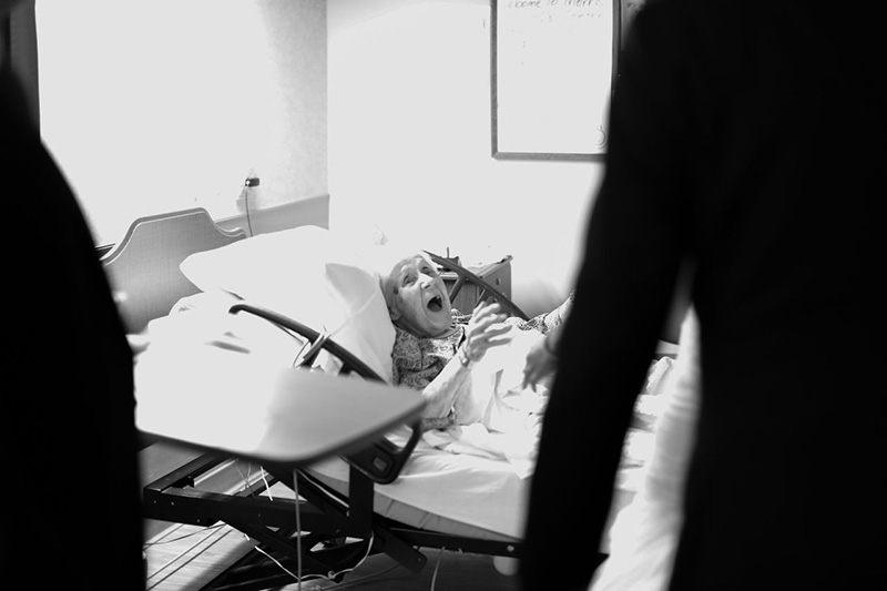 bride and groom visit grandmother in hospital