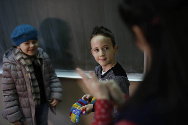 kids learn sign language to communicate with classmate