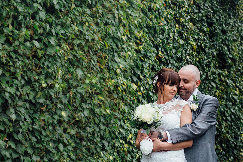 bride shaves head for groom cancer