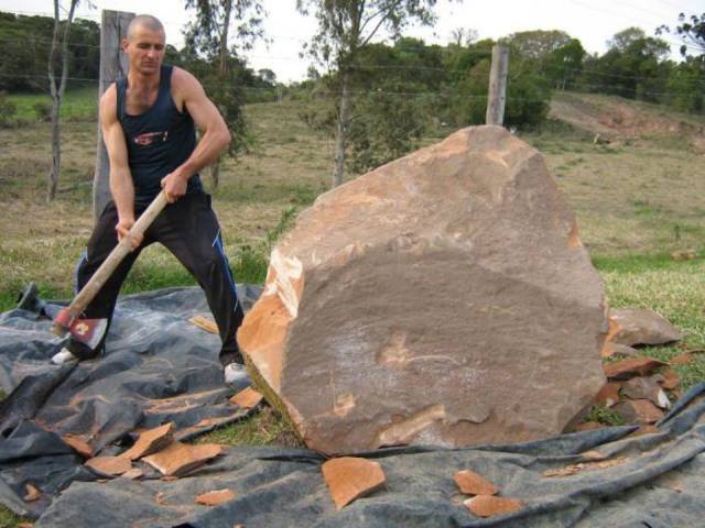 boulder with ax makes sculpture of mom