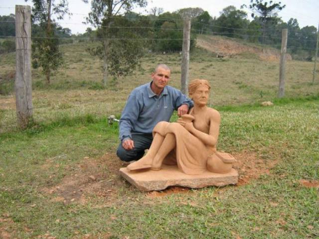 boulder with ax makes sculpture of mom