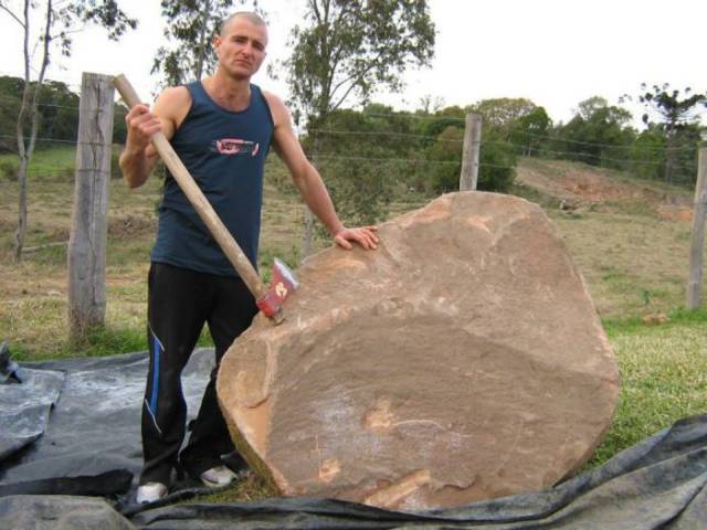 boulder with ax makes sculpture of mom