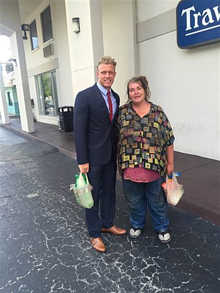 man teaches homeless woman to read