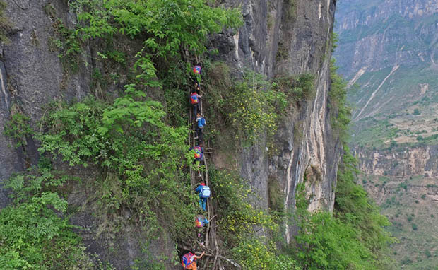 chinese students climb mountain to get to school