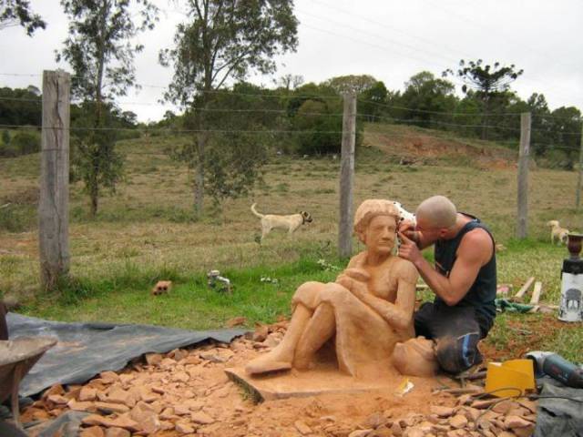 boulder with ax makes sculpture of mom