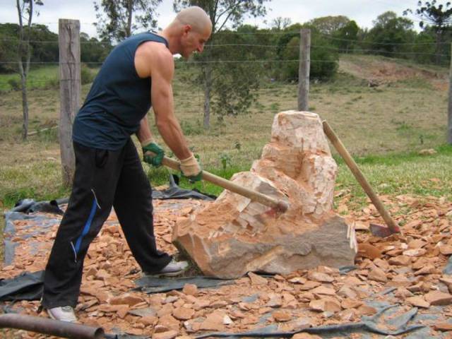 boulder with ax makes sculpture of mom