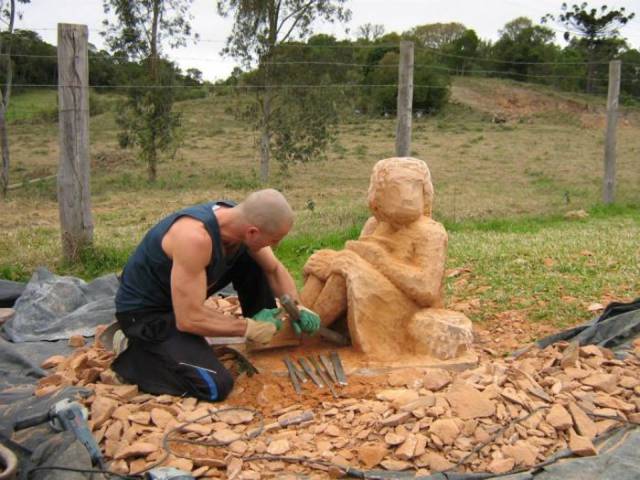 boulder with ax makes sculpture of mom