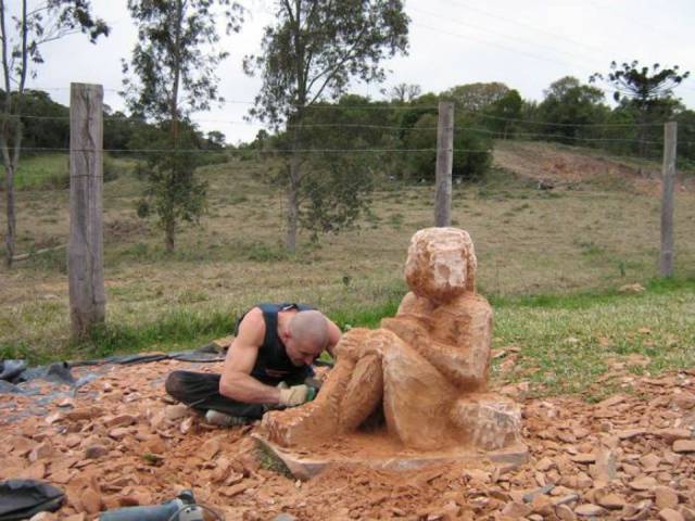 boulder with ax makes sculpture of mom