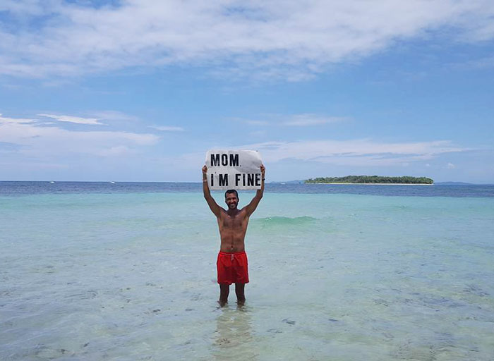 mom im fine traveler sign