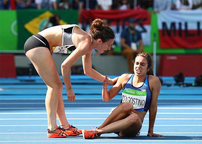 runner helps runner get up olympics