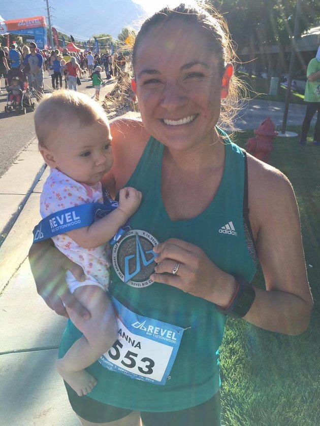 mom pumps while running marathon