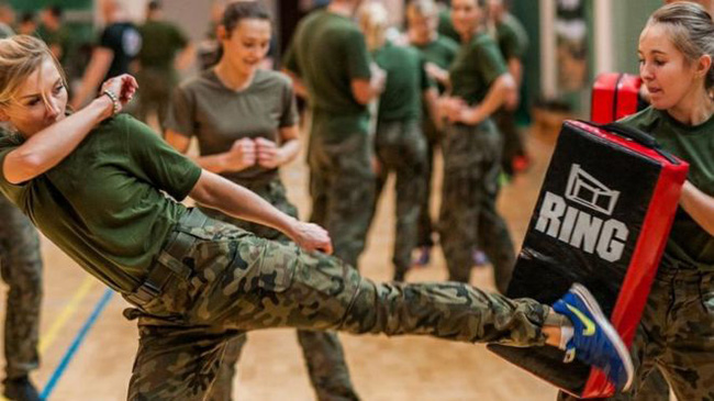Polish army teaches women self defense free